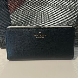 Kate Spade bifold wallet.